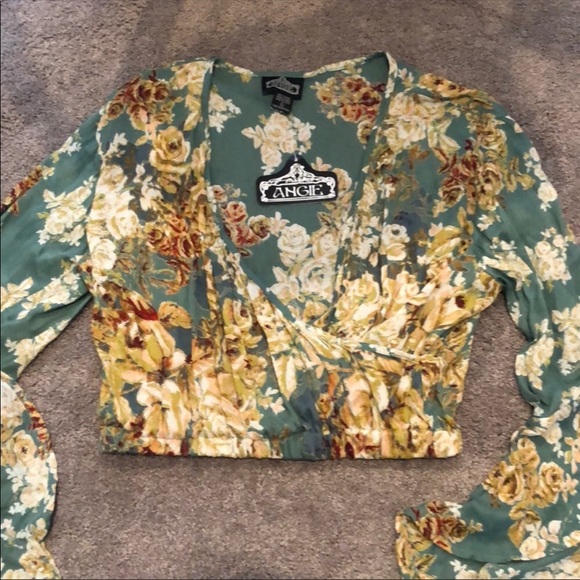 Bell sleeve floral crop top - Picture 3 of 8